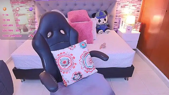 Snapshot of italy___boobs chatting on 11/14/25, 11:03 italy boobs online show from 11/14/25, 11:03