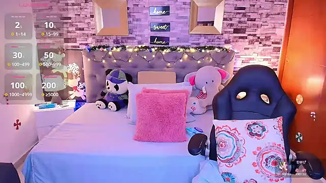 Snapshot of italy___boobs chatting on 12/17/25, 10:15 italy boobs online show from 12/17/25, 10:15