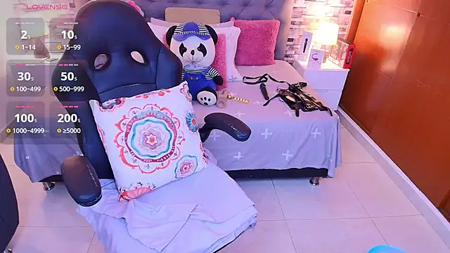 Snapshot of italy___boobs chatting on 11/21/25, 12:37 italy boobs online show from 11/21/25, 12:37