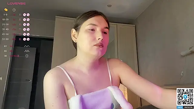 Maria Bowie online show from 12/14/25, 08:53