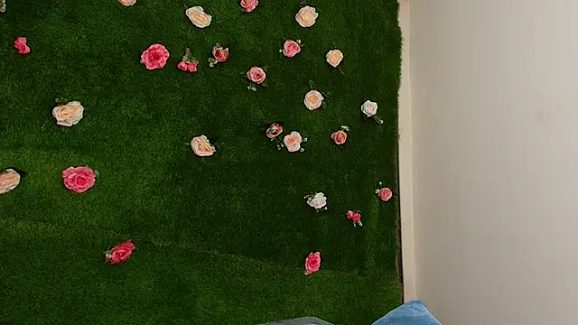 Huge Titties  online show from 04/11/26, 07:45