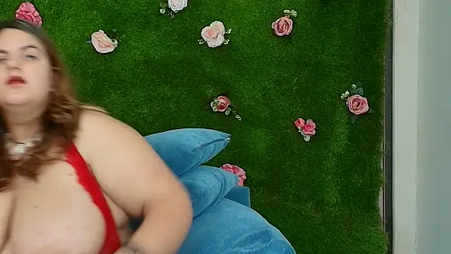 Huge Titties  online show from 11/28/25, 12:38