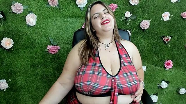 Snapshot of Huge_Titties_ chatting on 09/19/25, 07:07 Huge Titties online show from 09/19/25, 07:07