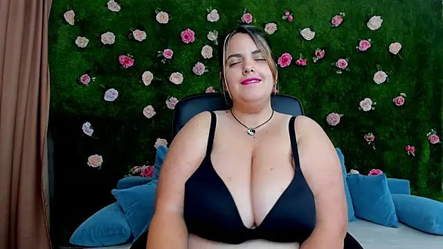 Snapshot of Huge_Titties_ chatting on 10/03/25, 07:15 Huge Titties online show from 10/03/25, 07:15