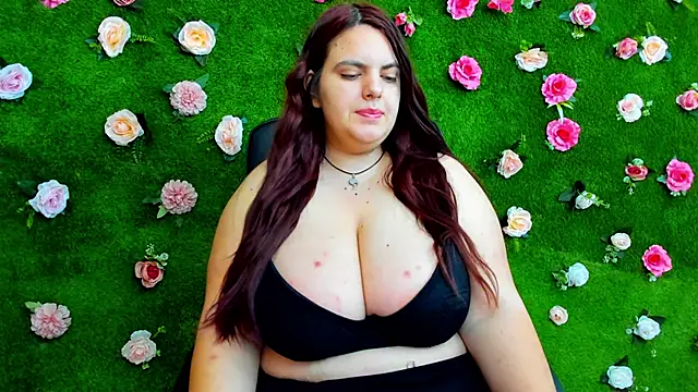 Snapshot of Huge_Titties_ chatting on 02/21/25, 05:13 Huge Titties online show from 02/21/25, 05:13