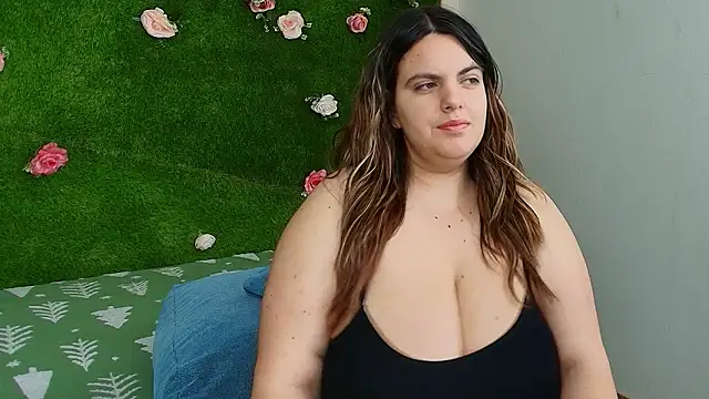 Huge Titties  online show from 03/10/26, 05:00