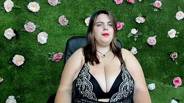 Snapshot of Huge_Titties_ chatting on 09/14/25, 07:14 Huge Titties online show from 09/14/25, 07:14