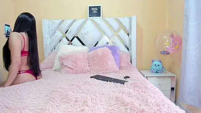 Anniie grey online show from 03/16/26, 09:39