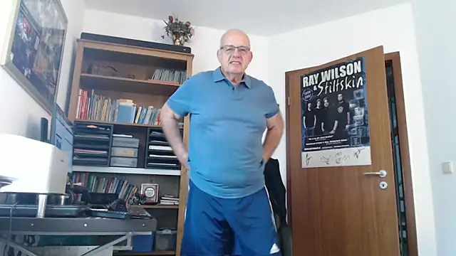 Snapshot of ak616263 chatting on 10/15/25, 08:11 ak616263 online show from 10/15/25, 08:11