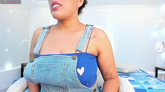 Snapshot of julietha_taylor chatting on 03/04/25, 02:27 julietha taylor online show from 03/04/25, 02:27