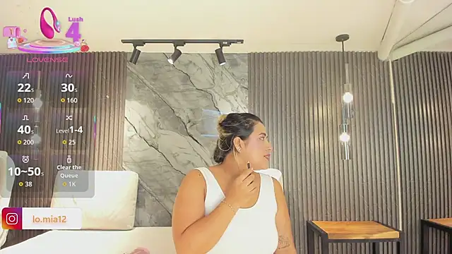 Snapshot of julietha_taylor chatting on 06/19/26, 01:33 julietha taylor online show from 06/19/26, 01:33