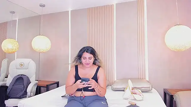 Snapshot of julietha_taylor chatting on 07/06/26, 03:02 julietha taylor online show from 07/06/26, 03:02