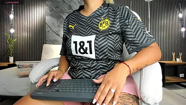 julietha taylor online show from 11/08/25, 03:21