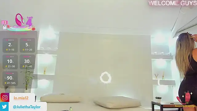 Snapshot of julietha_taylor chatting on 09/24/25, 02:40 julietha taylor online show from 09/24/25, 02:40