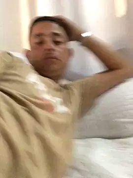 isacalejandroo online show from 02/15/25, 04:34