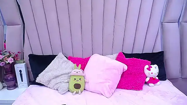 Snapshot of nathalia_pink chatting on 11/06/25, 08:46 nathalia pink online show from 11/06/25, 08:46