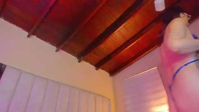 lil hanna18 online show from 11/21/25, 11:20