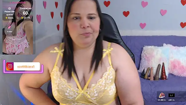 Snapshot of kiara_scottt chatting on 09/19/25, 08:40 kiara scottt online show from 09/19/25, 08:40