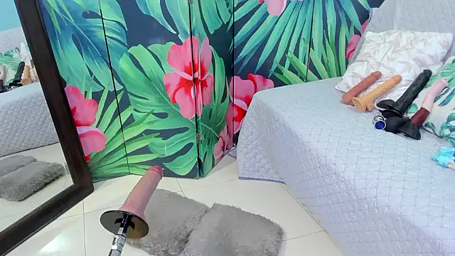 Snapshot of Mieldeluna chatting on 02/10/26, 05:28 Mieldeluna online show from 02/10/26, 05:28