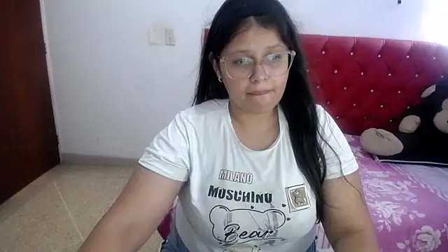 Snapshot of angel_barbie_1 chatting on 06/19/26, 02:56 angel barbie 1 online show from 06/19/26, 02:56