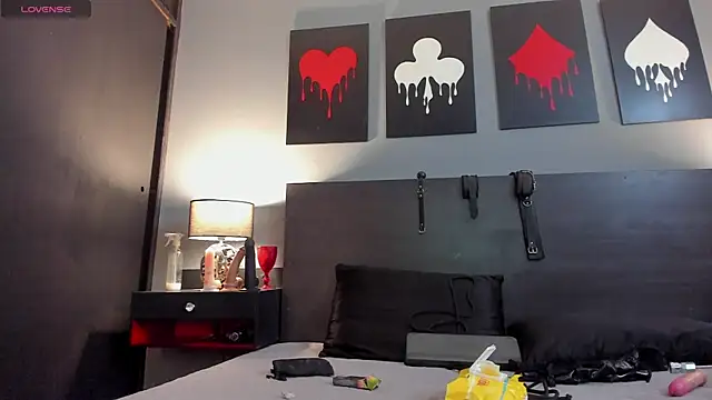 Samantha Mouret online show from 12/18/25, 05:17