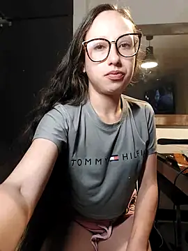 Snapshot of milena_23x chatting on 03/04/25, 05:00 milena 23x online show from 03/04/25, 05:00