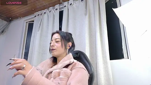 Snapshot of Scarllett_BDSM chatting on 10/21/25, 06:13 Scarllett BDSM online show from 10/21/25, 06:13