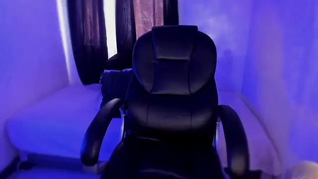 Snapshot of isabelithaa chatting on 11/10/25, 04:12 isabelithaa online show from 11/10/25, 04:12