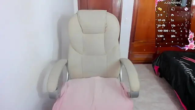 Snapshot of Maavca_ chatting on 11/14/25, 08:01 Maavca online show from 11/14/25, 08:01