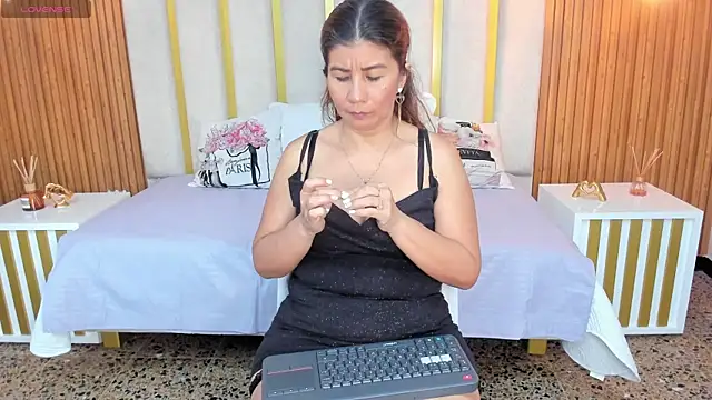 love mommy online show from 03/11/25, 05:24