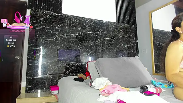 Yaya    11 online show from 12/04/25, 04:33