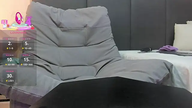 SophieHarris  online show from 12/13/25, 08:04