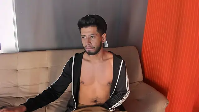 Colby brown03 online show from 10/08/25, 09:22