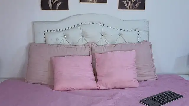 Snapshot of AnneGagner chatting on 09/14/25, 06:52 AnneGagner online show from 09/14/25, 06:52