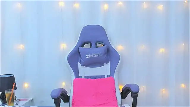 Snapshot of AnneGagner chatting on 02/12/25, 10:26 AnneGagner online show from 02/12/25, 10:26