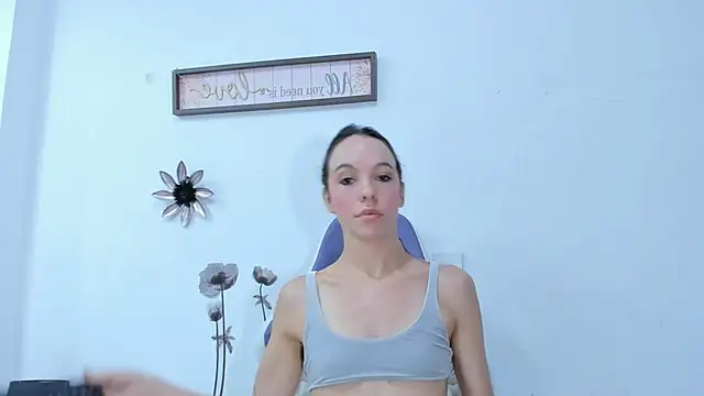 Snapshot of AnneGagner chatting on 01/06/25, 09:00 AnneGagner online show from 01/06/25, 09:00