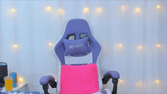 Snapshot of AnneGagner chatting on 02/07/25, 11:34 AnneGagner online show from 02/07/25, 11:34