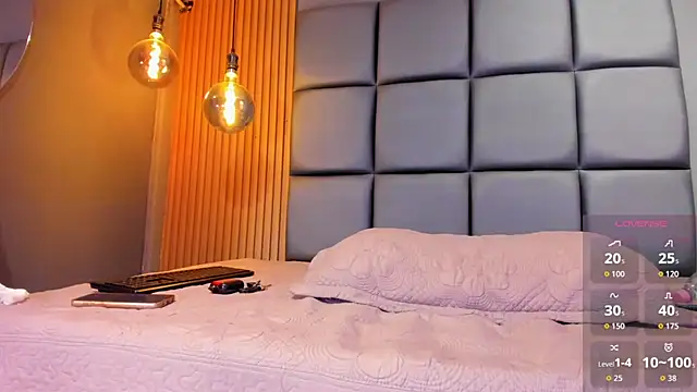 HOTTY RED  online show from 10/17/25, 06:43