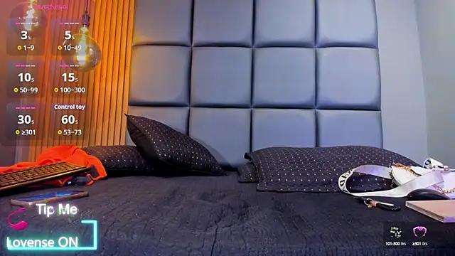 HOTTY RED  online show from 10/02/25, 11:52