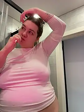 Snapshot of SuzieMurray chatting on 02/04/26, 07:25 SuzieMurray online show from 02/04/26, 07:25