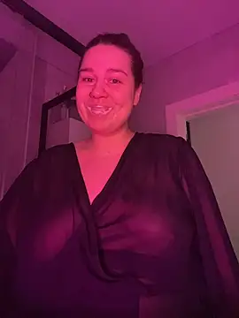 Snapshot of SuzieMurray chatting on 12/20/25, 07:11 SuzieMurray online show from 12/20/25, 07:11