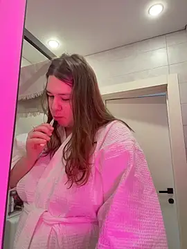 Snapshot of SuzieMurray chatting on 02/07/26, 08:11 SuzieMurray online show from 02/07/26, 08:11