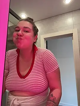 Snapshot of SuzieMurray chatting on 02/06/26, 08:21 SuzieMurray online show from 02/06/26, 08:21