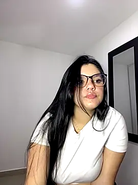 Snapshot of kimberlyhills1 chatting on 10/10/25, 03:29 kimberlyhills1 online show from 10/10/25, 03:29