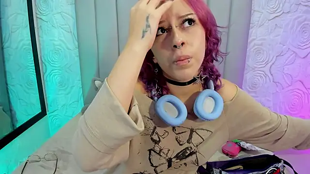 AlexaFoxy18 online show from 04/15/26, 07:47