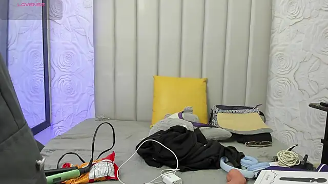 AlexaFoxy18 online show from 04/21/26, 05:14