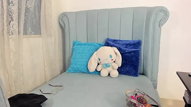 AlexaFoxy18 online show from 11/26/25, 07:19