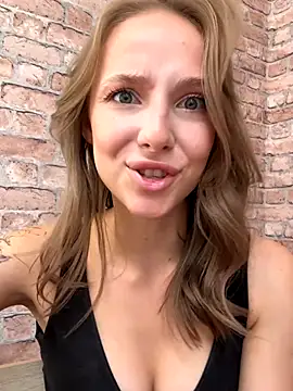 Snapshot of CaseyStar chatting on 09/11/25, 11:32 CaseyStar online show from 09/11/25, 11:32