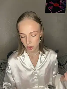 Snapshot of CaseyStar chatting on 12/28/24, 01:49 CaseyStar online show from 12/28/24, 01:49