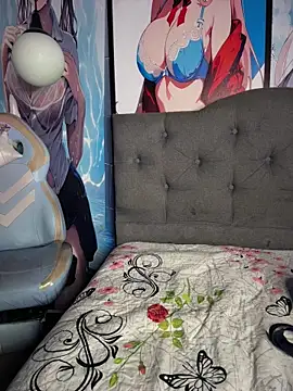 Im Little online show from 04/22/26, 02:18